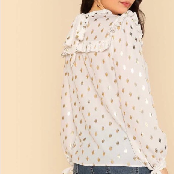 Stunning white top with tie at back and wrist - Picture 2 of 12